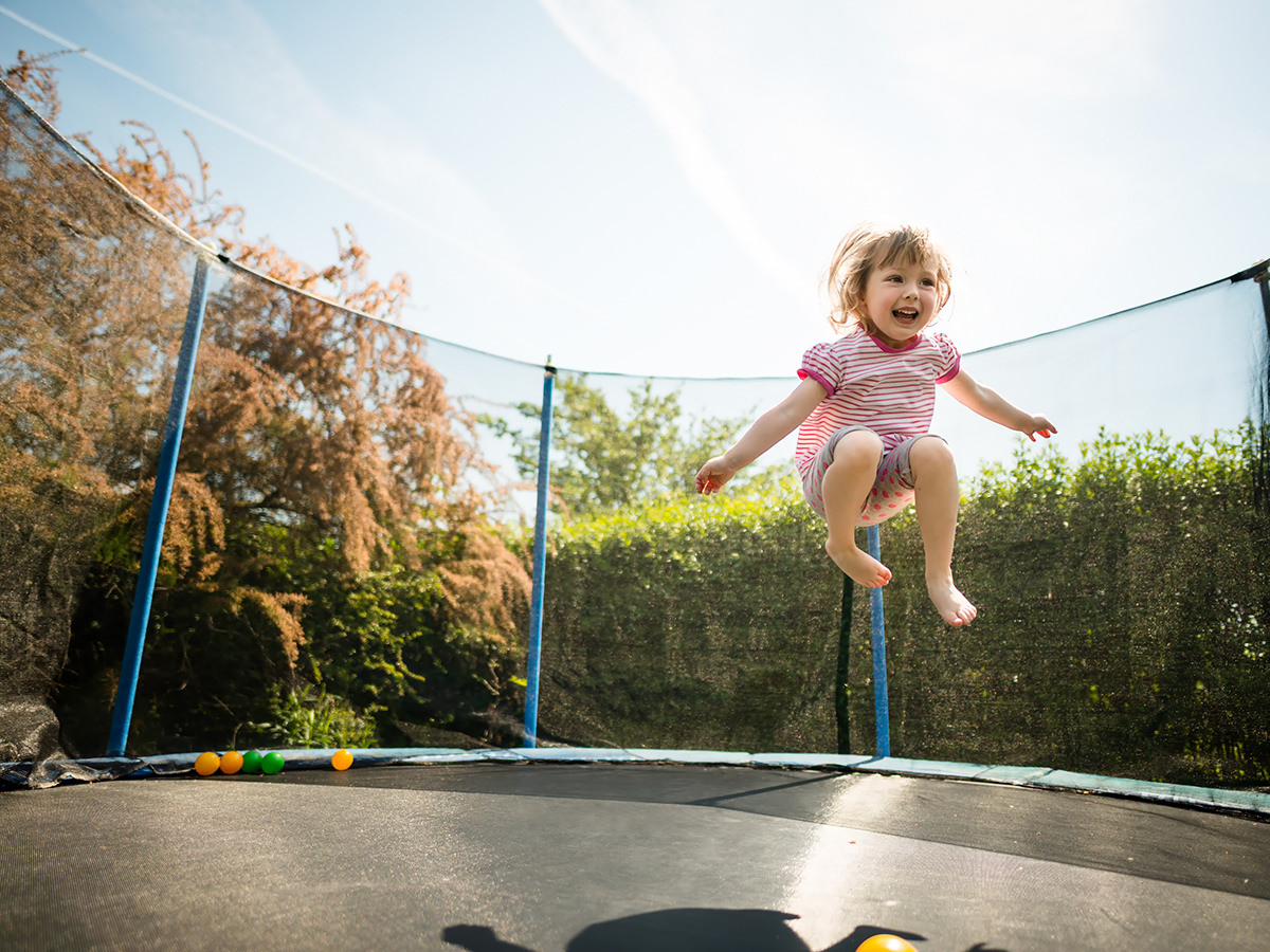 trampoline-backyard-1200px