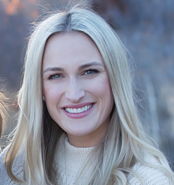 Laura Burling headshot